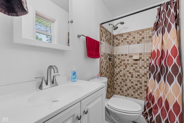 1108 Greenbrook Drive, Greenfield, IN 46140