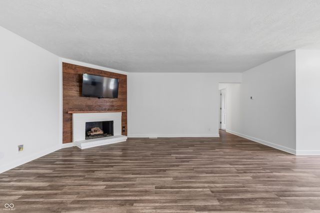 1108 Greenbrook Drive, Greenfield, IN 46140