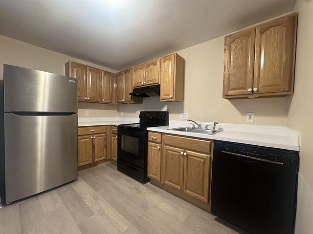 37 Alice Dr Apt 125, Concord, NH 03303