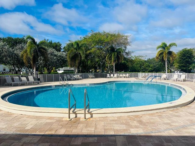 340 S Oakridge S 340, Deerfield Beach, FL 33442