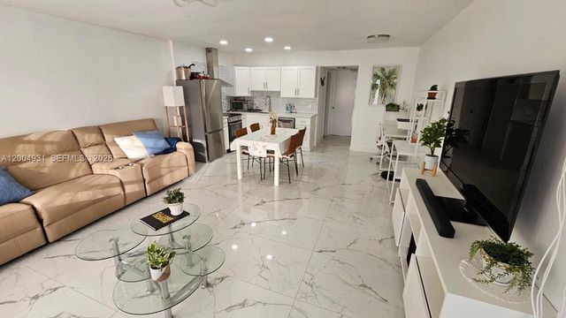 340 S Oakridge S 340, Deerfield Beach, FL 33442