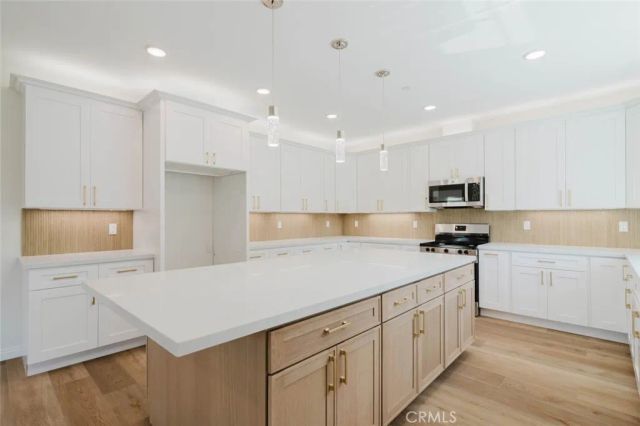 1079 E Elmwood, Burbank, CA 91501