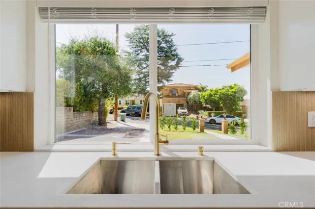 1079 E Elmwood, Burbank, CA 91501