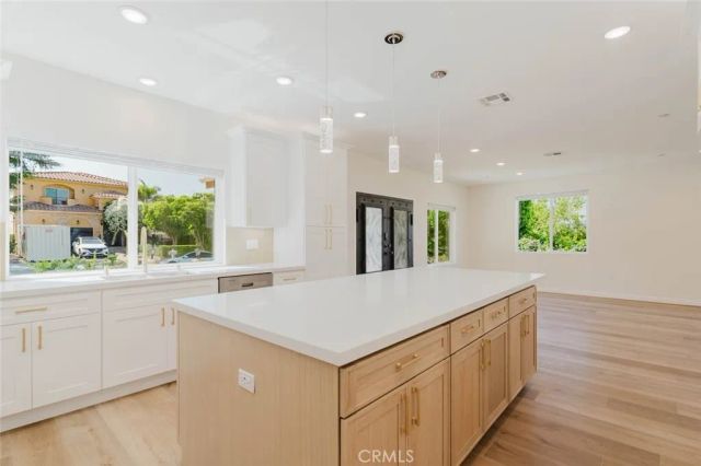 1079 E Elmwood, Burbank, CA 91501
