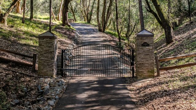 22401 Volcano Hills Rd, Pioneer, CA 95666