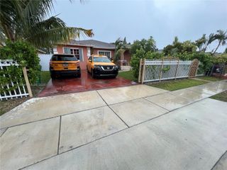 2241 NW 170th St, Miami Gardens, FL 33056