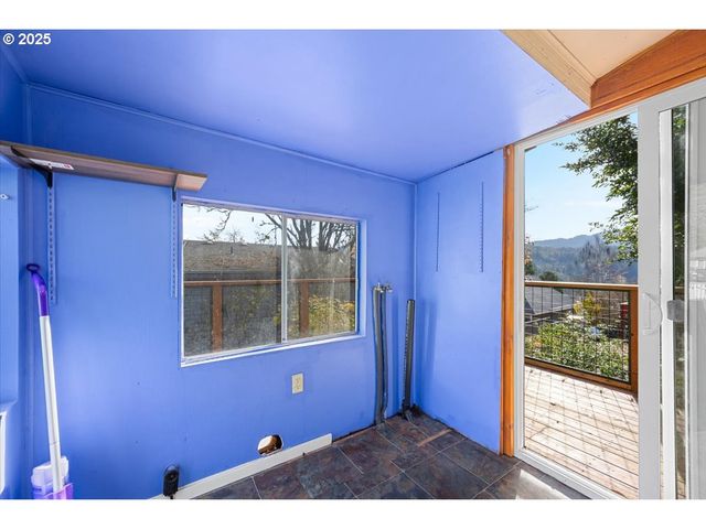 635 Nw 4TH Ave, Myrtle Creek, OR 97457