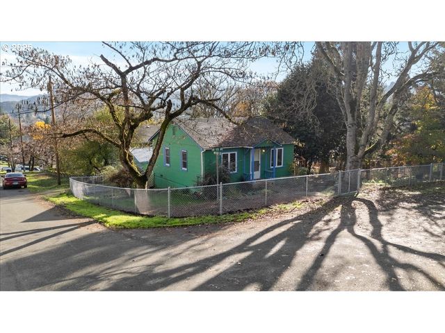635 Nw 4TH Ave, Myrtle Creek, OR 97457