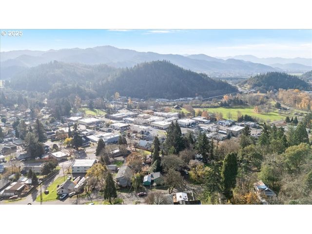 635 Nw 4TH Ave, Myrtle Creek, OR 97457