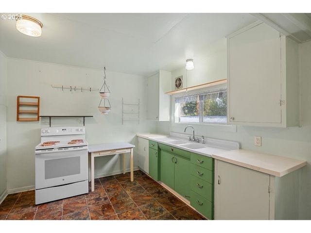 635 Nw 4TH Ave, Myrtle Creek, OR 97457