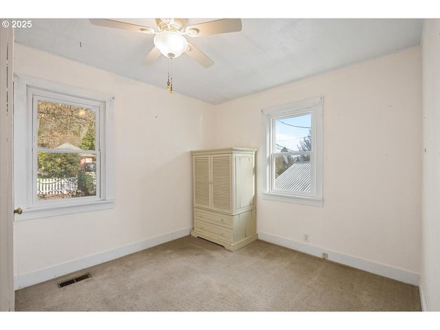 635 Nw 4TH Ave, Myrtle Creek, OR 97457