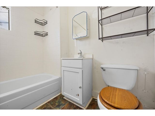 635 Nw 4TH Ave, Myrtle Creek, OR 97457