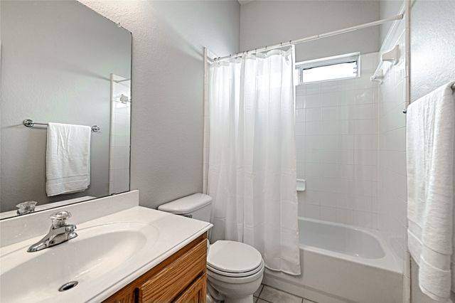 1417 Live Oak Lane, Savannah, TX 76227