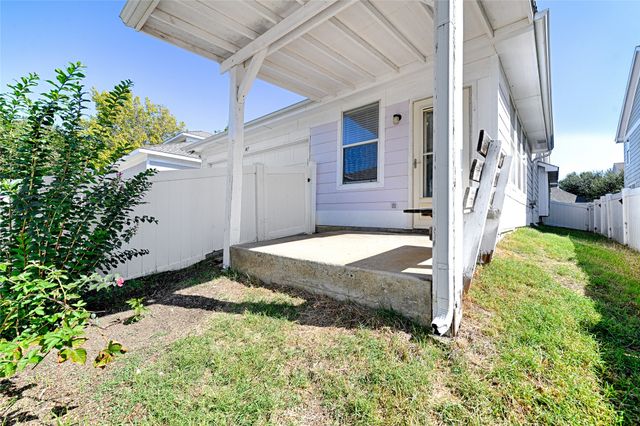 1417 Live Oak Lane, Savannah, TX 76227