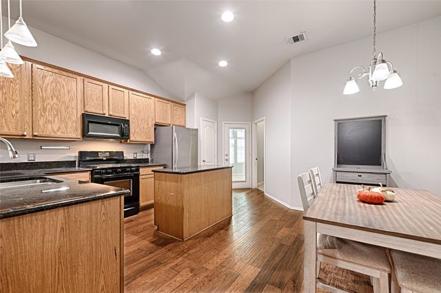 1417 Live Oak Lane, Savannah, TX 76227
