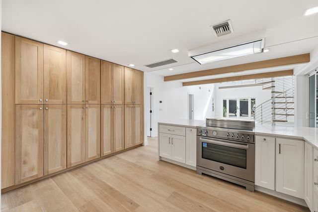 6189 Woodcutter Court, Palm Beach Gardens, FL 33418