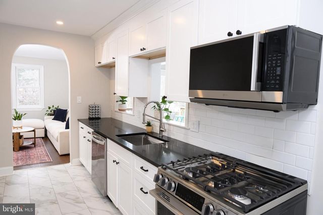 220 BALLIGOMINGO RD, Conshohocken, PA 19428