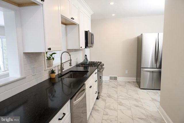 220 BALLIGOMINGO RD, Conshohocken, PA 19428