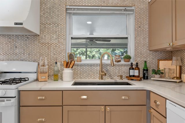 1725 La Porte Drive, Waco, TX 76710