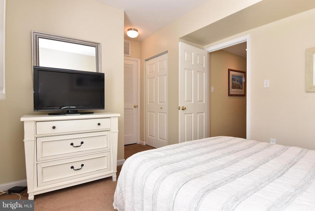 Image 15 of property listing at 15 JOHN HALL DR, Ocean View, DE 19970