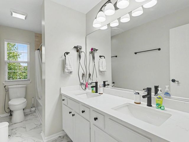 2069 Wedgewood Circle, Romeoville, IL 60446
