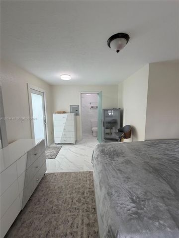 5801 NW 113th Ter 4, Hialeah, FL 33012