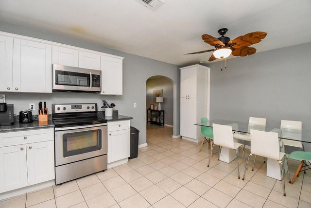 2209 Saladia Street, Galveston, TX 77551