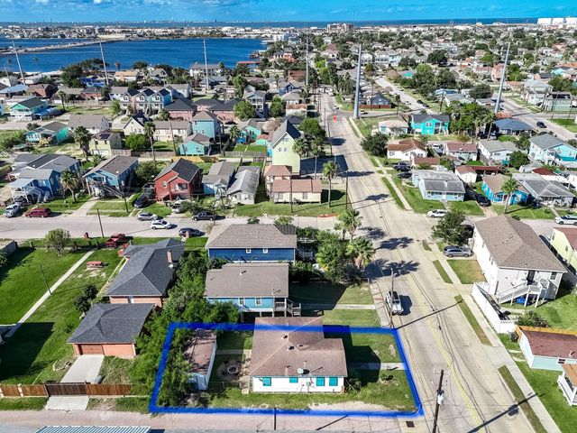 2209 Saladia Street, Galveston, TX 77551