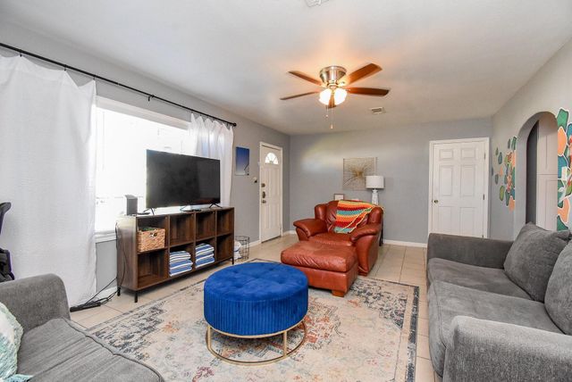 2209 Saladia Street, Galveston, TX 77551