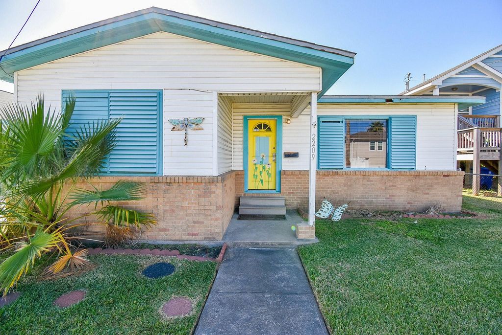 2209 Saladia Street, Galveston, TX 77551