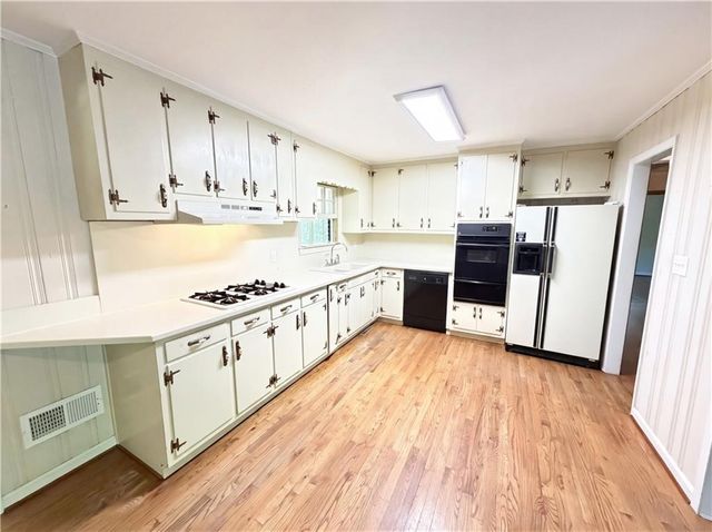 200 Dogwood Drive, Canton, GA 30114