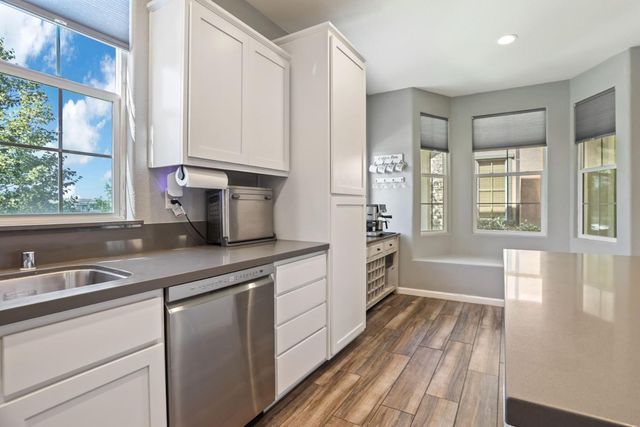 1761 N Breezy Meadow Dr, Sacramento, CA 95834