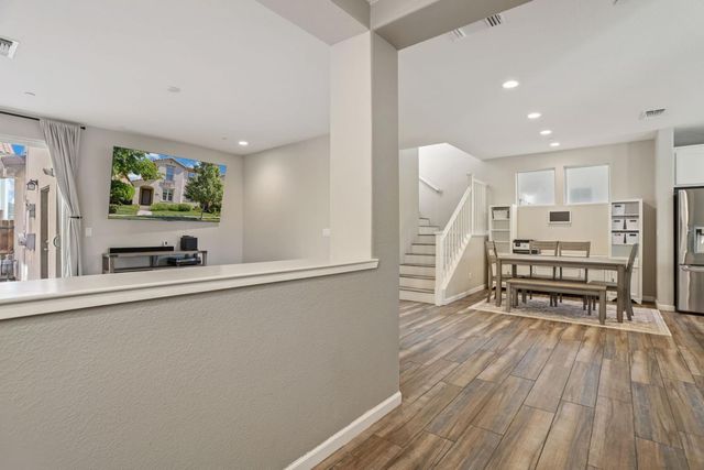 1761 N Breezy Meadow Dr, Sacramento, CA 95834