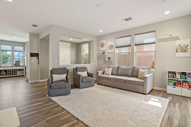 1761 N Breezy Meadow Dr, Sacramento, CA 95834