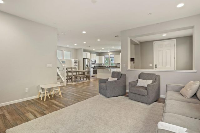 1761 N Breezy Meadow Dr, Sacramento, CA 95834