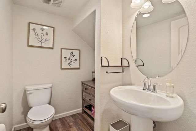 1761 N Breezy Meadow Dr, Sacramento, CA 95834