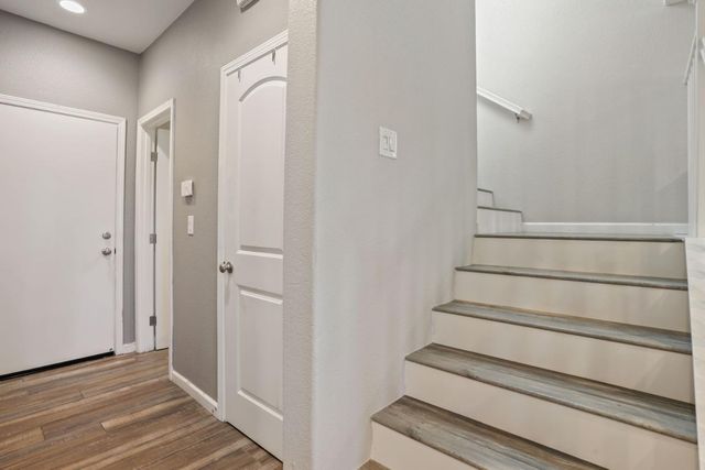1761 N Breezy Meadow Dr, Sacramento, CA 95834