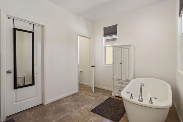 1761 N Breezy Meadow Dr, Sacramento, CA 95834