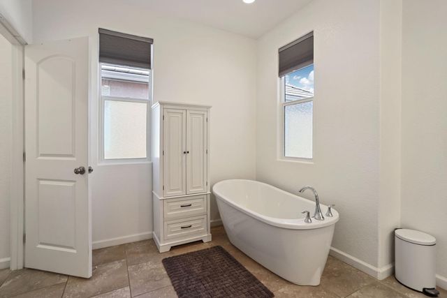 1761 N Breezy Meadow Dr, Sacramento, CA 95834