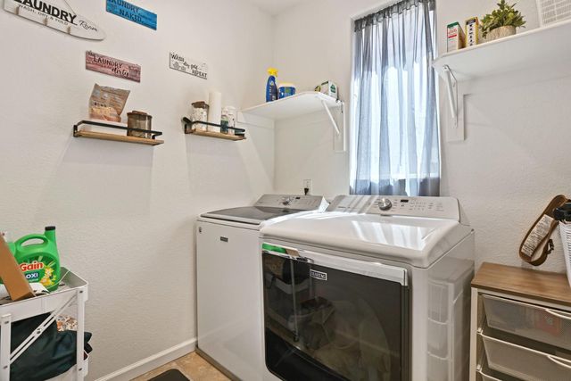 1761 N Breezy Meadow Dr, Sacramento, CA 95834