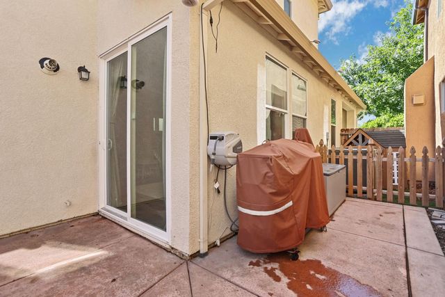 1761 N Breezy Meadow Dr, Sacramento, CA 95834