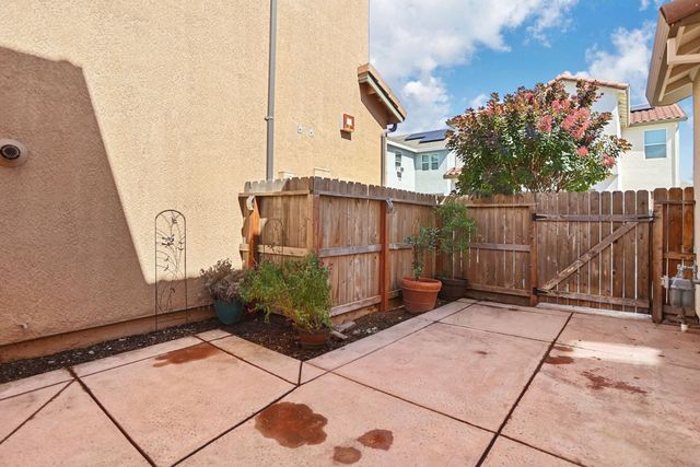 1761 N Breezy Meadow Dr, Sacramento, CA 95834