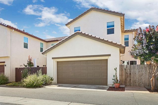 1761 N Breezy Meadow Dr, Sacramento, CA 95834