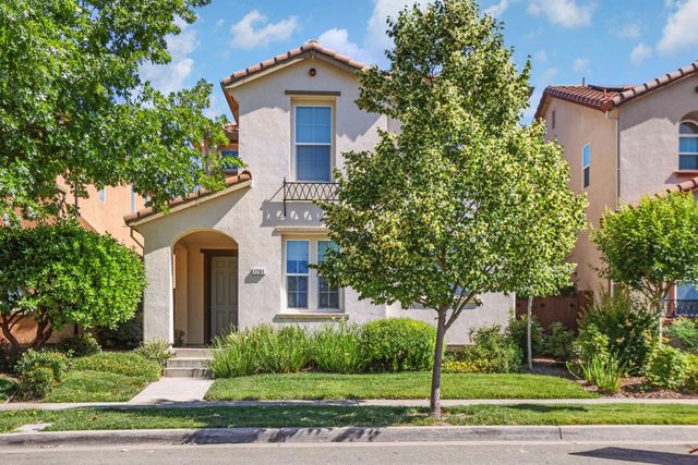 1761 N Breezy Meadow Dr, Sacramento, CA 95834