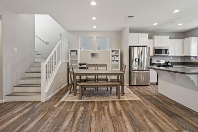 1761 N Breezy Meadow Dr, Sacramento, CA 95834