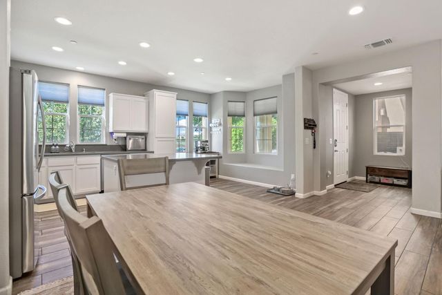1761 N Breezy Meadow Dr, Sacramento, CA 95834