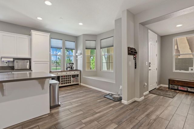 1761 N Breezy Meadow Dr, Sacramento, CA 95834