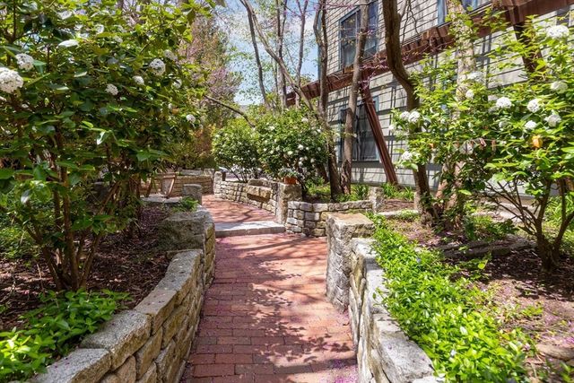 432 Norfolk St 2F, Somerville, MA 02143