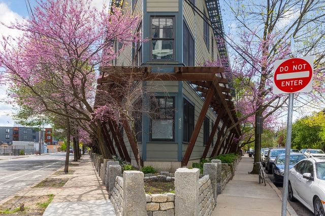 432 Norfolk St 2F, Somerville, MA 02143