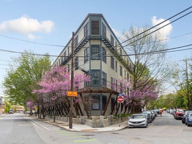 432 Norfolk St 2F, Somerville, MA 02143